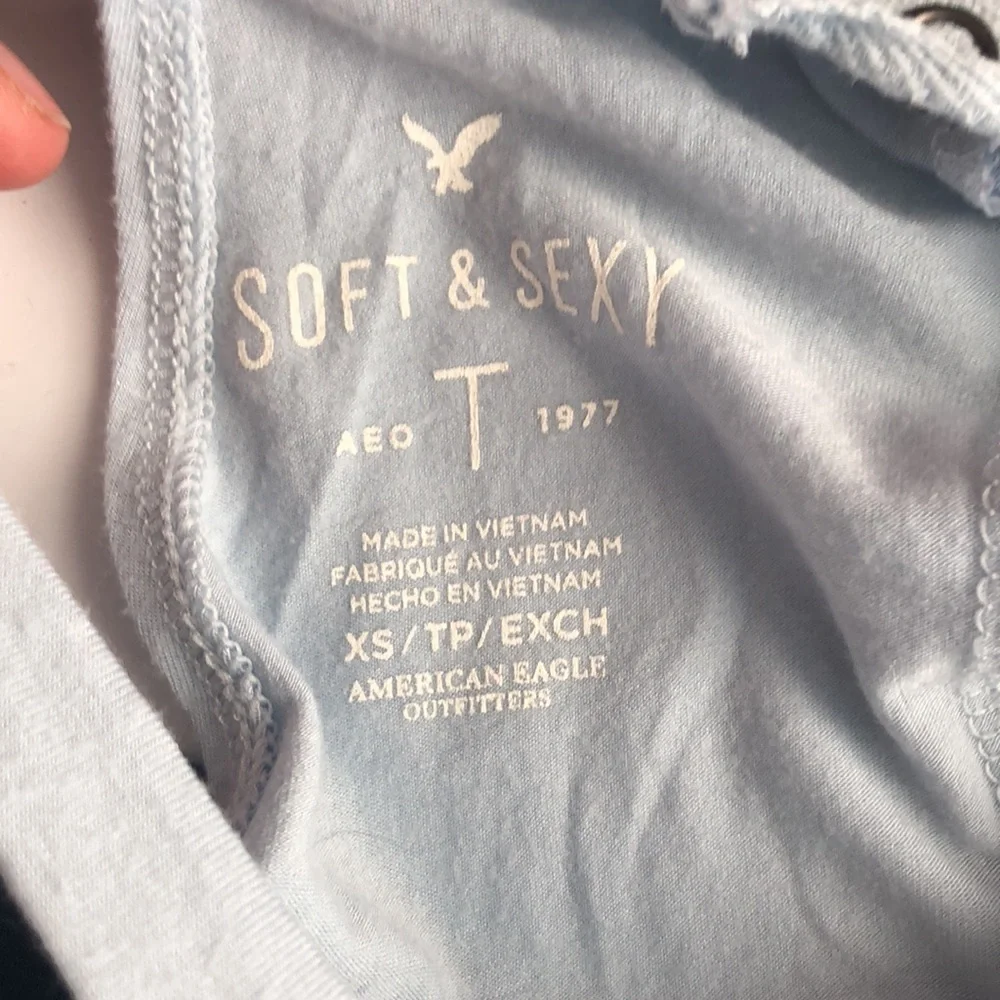 American Eagle Outfitters Soft & Sexy Mock Neck Tee - Picture 4 of 4